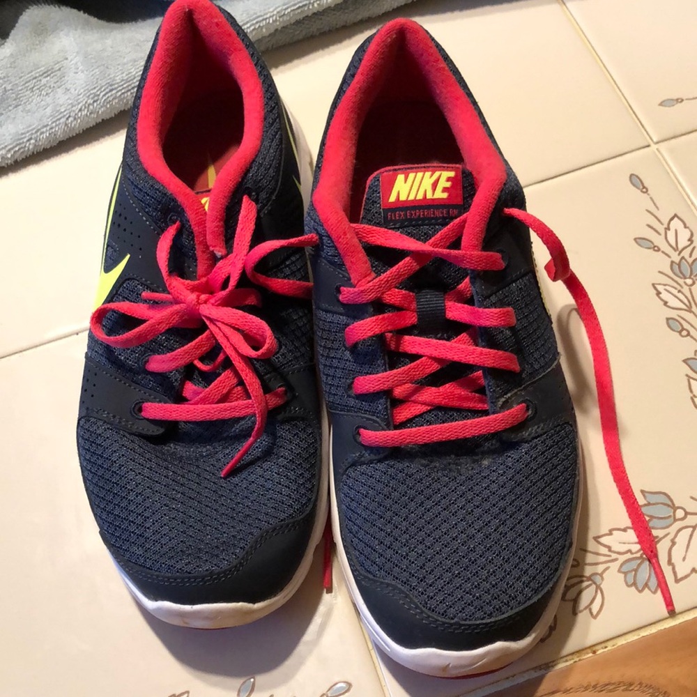 NIKE Flex Experience shoes